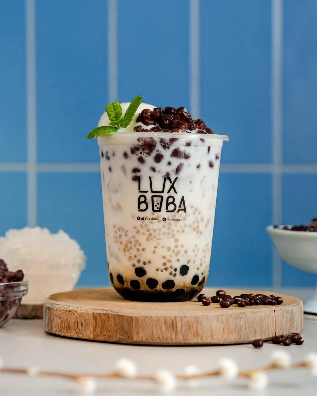 Luxboba: photograph luxboba red beads 01